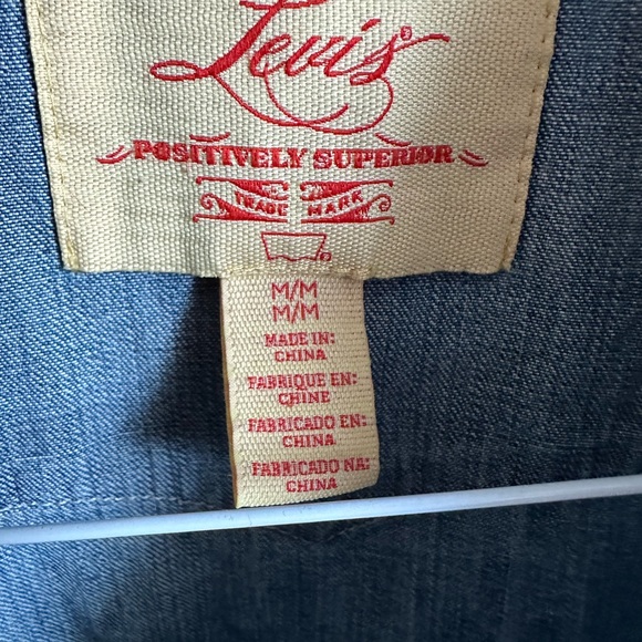 Levi’s top - Picture 2 of 3